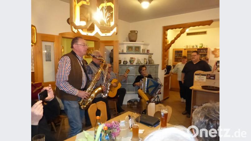 Hier spielen gerade (von links) Hans Dittrich, Sepp Ertl, Bernhard Löbner und Marianne Kautminas-Rummel auf. Bild: fm