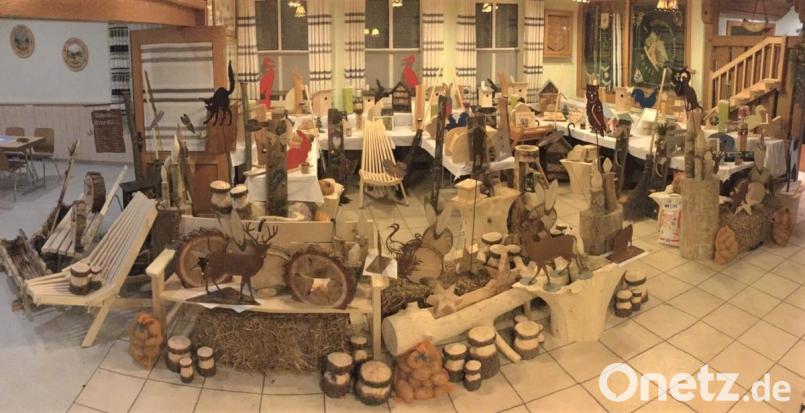 Die stattliche Tombola mit 300 Preisen ist wieder in der Gaststube zur Schau gestellt. Bild: rwo