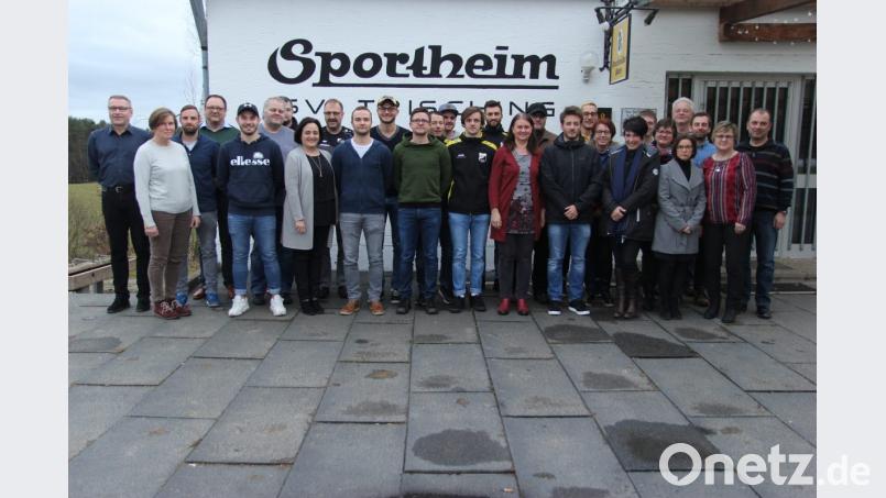 Hubert Scharf (links) leitet auch weiterhin die Geschicke des SV Trisching-Rottendorf als Vorsitzender. Bild: ral