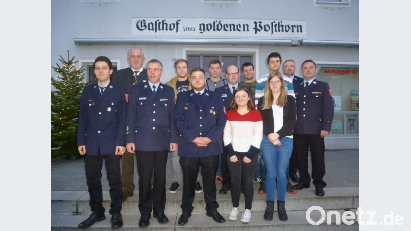 Die Jugendarbeit trägt Früchte. Die Feuerwehr befördert den Nachwuchs. Bild: bk