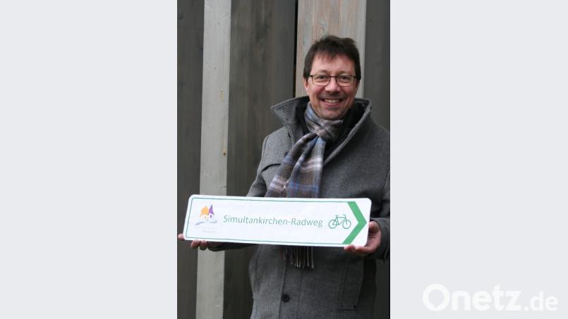 Dr. Markus Lommer aus Sulzbach-Rosenberg ist katholischer Hochschulseelsorger an der OTH Amberg-Weiden und ein langjähriger Unterstützer des Simultankirchen-Radweges. Er ist sich sicher, dass die Wegweiser die Strecke noch attraktiver machen werden. Bild: exb