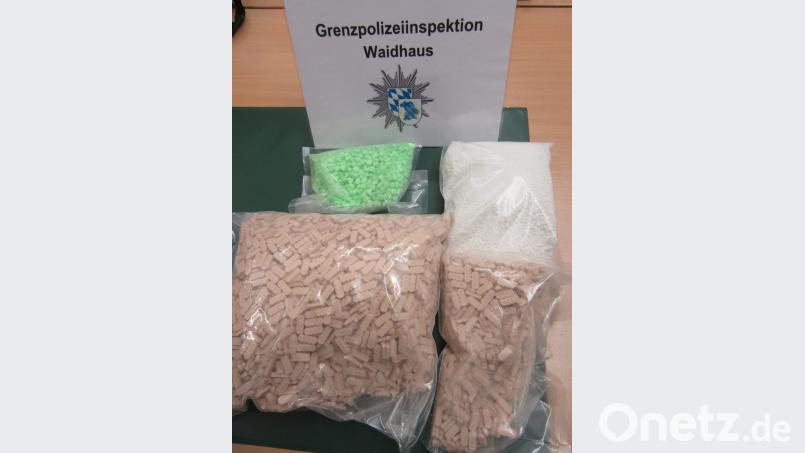 Die Polizei stellt bei Vohenstrauß Speed und Ecstasy sicher. Bild: Grenzpolizeiinspektion Waidhaus