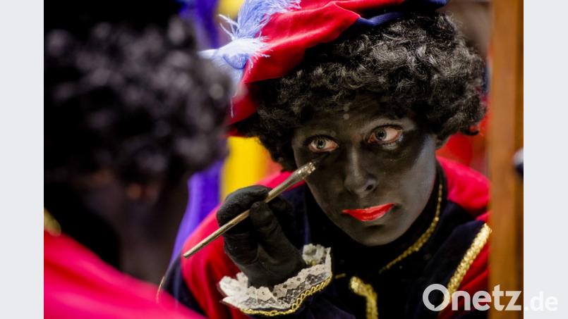 Der „Zwarte Piet“ ist eine feste Tradition der Niederlande. Viele kritisieren den Brauch jedoch als rassistisch. Bild:  epa/van Lonkhuijsen