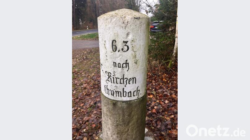 Noch heute erinnern Kilometersteine an die lebenswichtige Straße von Amberg nach Bayreuth. Bild: ü