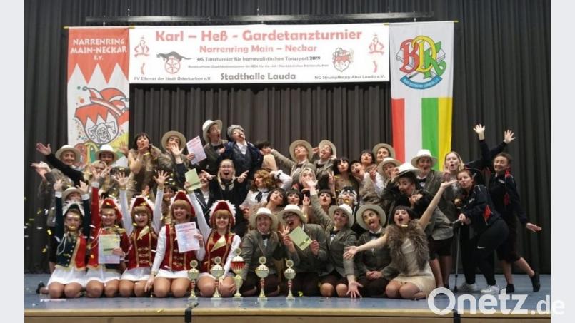 Top-Platzierungen ertanzen sich die Teilnehmerinnen der Faschingsgilde Marktredwitz-Dörflas beim Wettbewerb in Lauda-Königshofen. Bild: exb