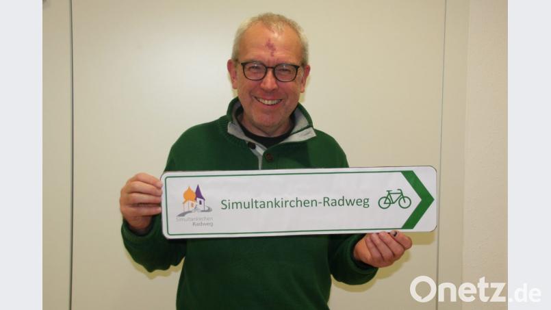 Pfarrer Hans-Peter Pauckstadt-Künkler wirbt für die Spendenaktion „Wegweiser für den Simultankirchen-Radweg“ . Bild: exb