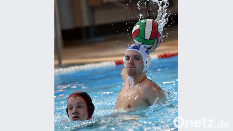 Der Ausfall von Nikolaj Neumann trifft die Wasserballer hart. Im Training zog sich Neumann einen offenen Bruch des linken Daumens zu. Bild: A. Schwarzmeier