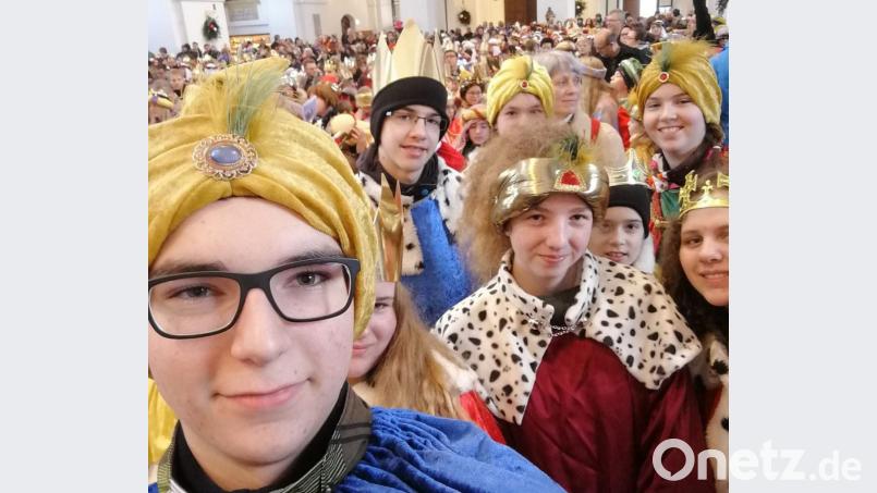 Für den Instagram-Account des Bistums Eichstätt durfte ein Selfie der Ursensollener Sternsinger in Altötting nicht fehlen. Bild: brü
