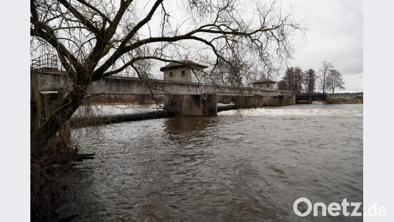 Das Stauwehr Dachelhofen soll zurückgebaut werden. Stattdessen entsteht eine &quot;raue Rampe&quot;, die für Fische und anderen Wasserlebewesen passierbar wäre. Die Stauhöhe bleibt erhalten. Bild: ch