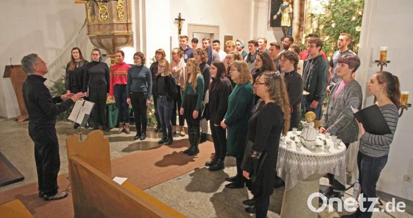 Die jungen Leute verzaubern die Zuhörer in der evangelischen Pankratiuskirche. Der Chor aus Minnesota (USA) erntet für die Vorträge viel Applaus. Bild: nm