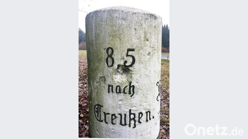 Noch heute erinnern Kilometersteine an die lebenswichtige Straße von Amberg nach Bayreuth. Bild: ü