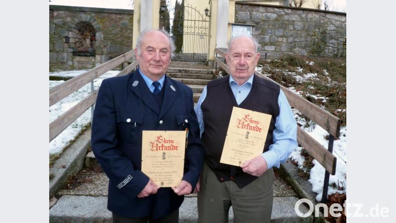 60 Jahre Mitgliedschaft: Siegfried Walter (links) und Herbert Seer sen. Bild: bir