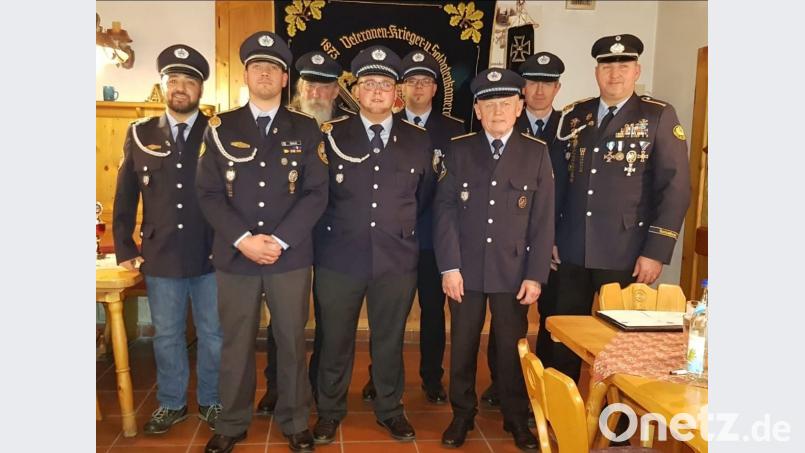 Mit diesem Vorstandsgremium geht die Krieger-, Soldaten- und Reservistenkameradschaft Mitterteich in die kommenden drei Jahre: (von links) Rene Dick, Johannes Sperrer, Johann Wedlich, Manuel Zeis, Robert Hoyer, Ewald Weber, Erst Hampel und Stefan Badstieber. Auf dem Bild fehlt Wolfgang Danler. Bild: jr