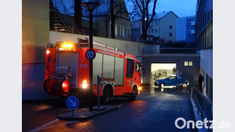Der Motorraum eines geparkten Pkw in der Witt-Tiefgarage fing Feuer. Bild: Dobmeier