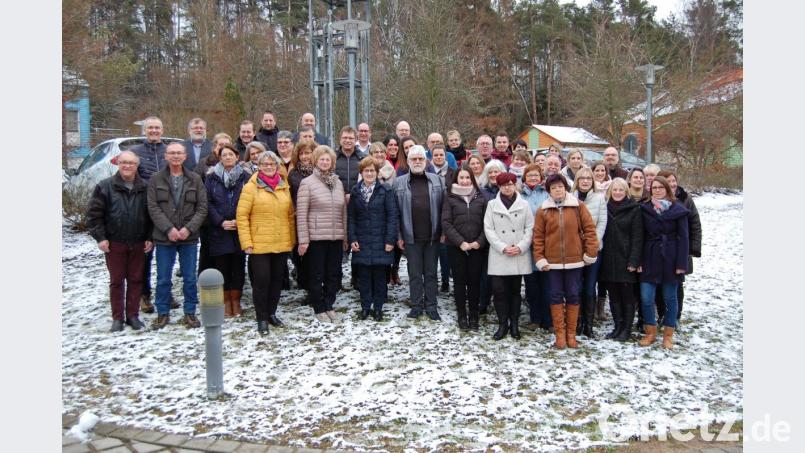 Dank gilt 43 Mitarbeitern des Heilpädagogischen Zentrums Irchenrieth zum 40-, 30-, 25- und 10-jährigen Dienstjubiläum. Es gratulieren Vorstand, Aufsichtsrat und Abteilungsleiter. Bild: grm