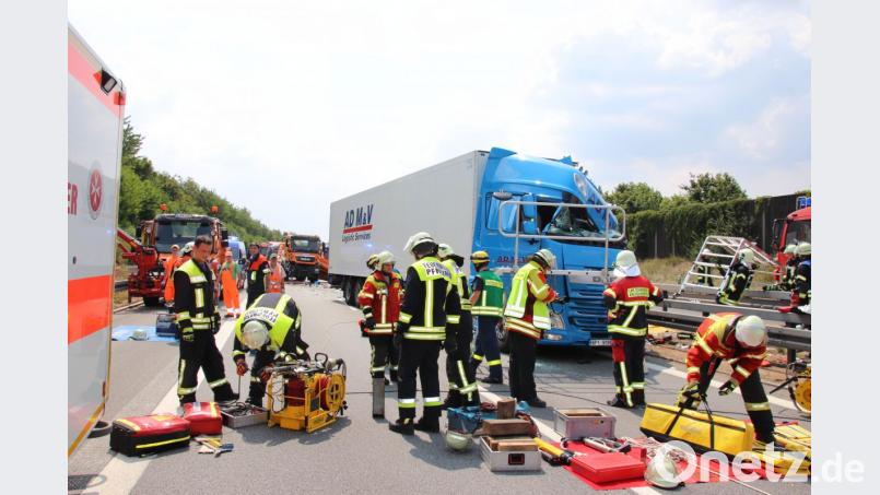 Die Pfreimder Stützpunktfeuerwehr war bei zahlreichen Einsätzen - hier im Juli auf der A 93 - gefordert. Archivbild: Dobler