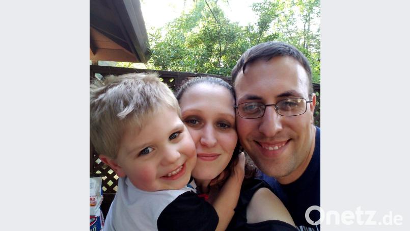 Ein Bild aus den Tagen vor der Katastrophe: Kerstin Norten mit ihrem Ehemann Justin und dem dreijährigen Sohn Alex. Bild: privat