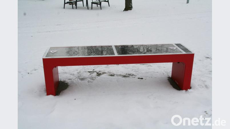 So sieht die erste smarte Sitzbank Bayerns aus. Sie steht seit Ende Oktober in Waldershof. Bild: fpoz