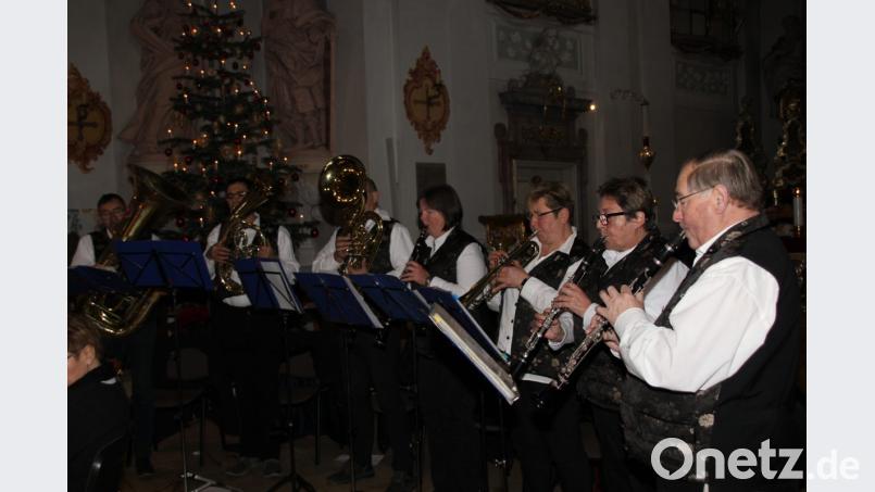 Die Ensdorfer Bläser eröffneten mit majestätischen Klängen das Dreikönigssingen. Bild: ads