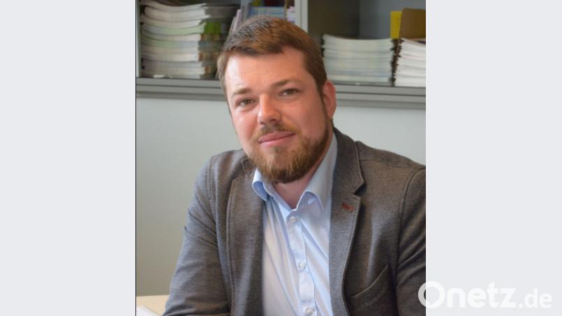 Franz Stahl stellte in der Stadtratsitzung dem Gremium den neuen Leiter der Tourist Info vor: Ludwig Bundscherer. Er ist seit Juli 2018 im Amt. Bild: szl