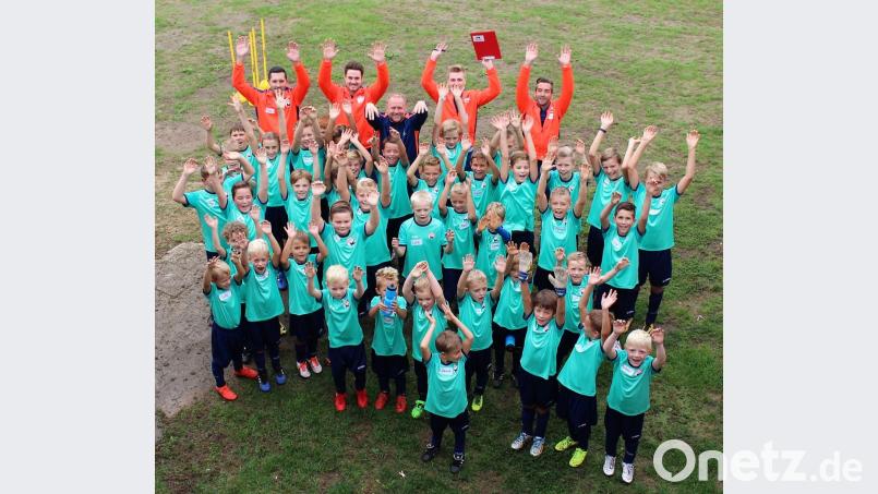 Der SV Diendorf freut sich, dass die Hans-Dorfner-Schule bei ihnen gastiert. Bild: exb