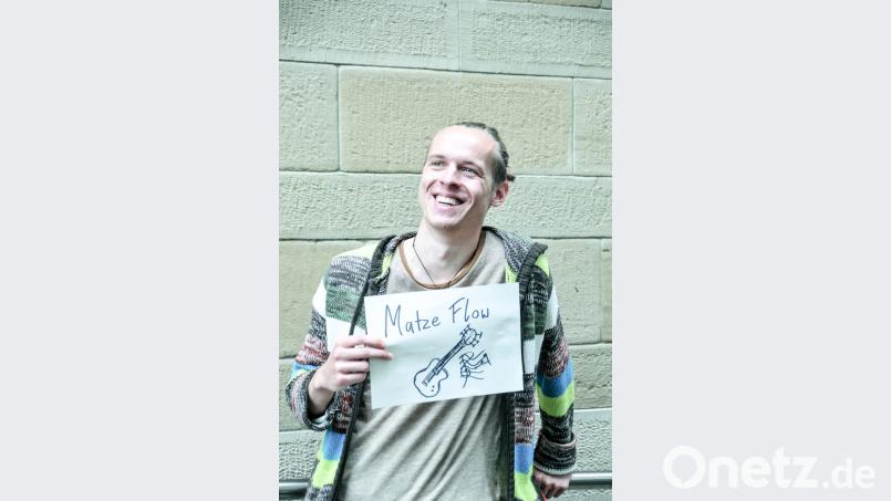 Matze Wolf stammt aus Bärnau. Er nennt sich &quot;Widersacher aller Liedermacher.&quot;. Am 19. 1. wird er am Kulturbuan der Glasschleif zu hören und zu sehen sein. Bild: Foto: Verena Franz - exb