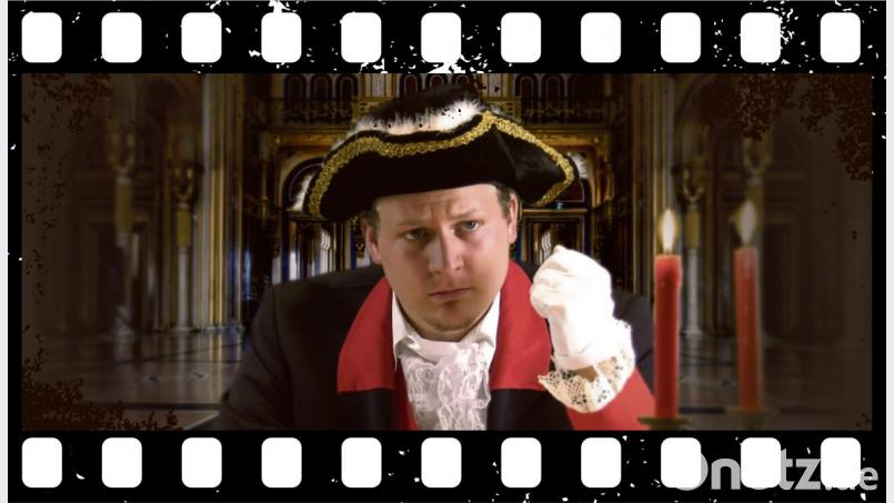Die &quot;Flossen-TV&quot;-Mitglieder schlüpfen in ihren Filmen in verschiedene Rollen. In diesem Fall verkörpert Johannes Haider Kaiser Joseph II. Bild: Johannes Haider