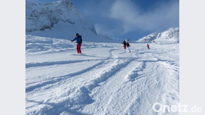 Ungetrübten Skispaß können die Schüler der weiterführenden Schulen im Landkreis Tirschenreuth bei ihrem Skilager genießen. Vom Schneechaos in Österreich ist keine Schule betroffen. (Symbolbild) Bild: Florian Sanktjohanser/dpa