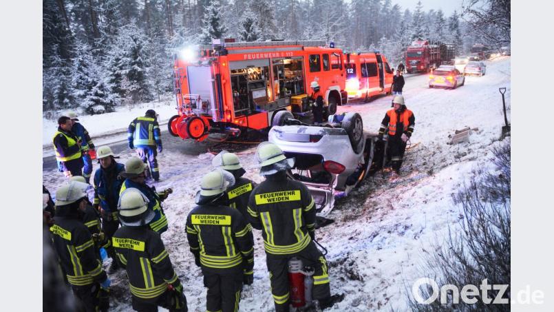 Zu dem Unfall kam es auf schneeglatter Fahrbahn. Bild: Schönberger Bild: Gabi Schönberger