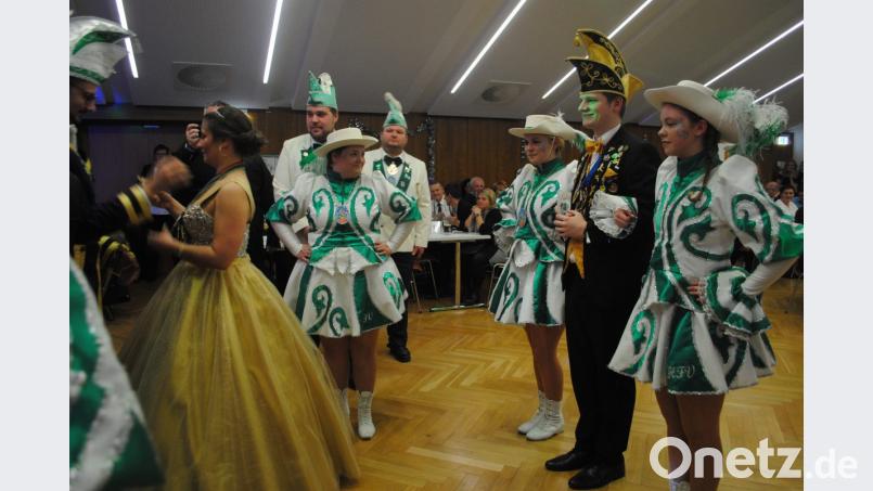 Orden für das Pressather Prinzenpaar. Bild: gag