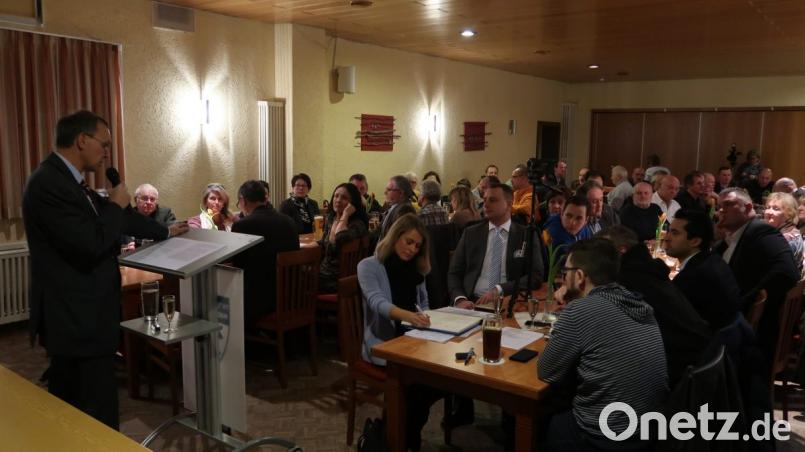 Christian Paulwitz (links) bei der Begrüßung. Bild: Würth, Wolfgang