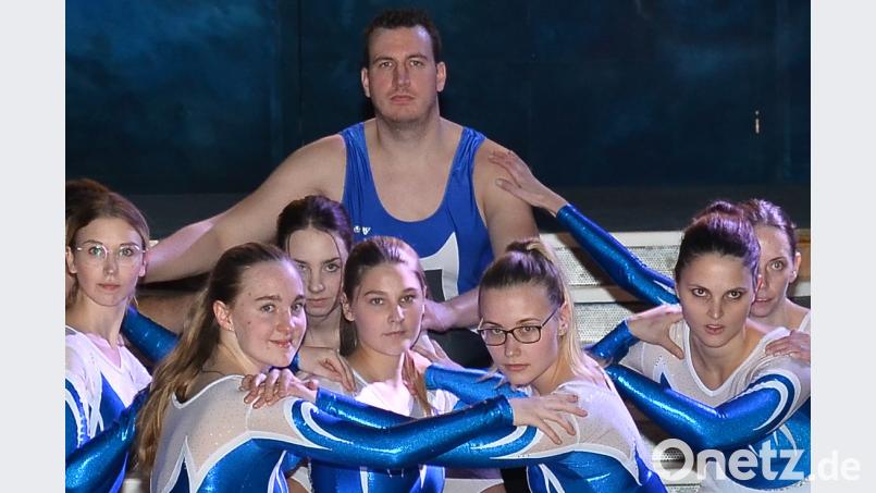 Die Gruppe der Eiskunstläufer zeigt nicht nur anspruchsvolle Tänze, sondern beherrscht ebenso gekonnt Mimik und Gestik. Bild: fjo