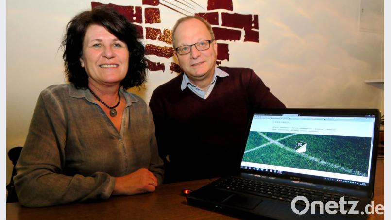 Vorsitzender Reinhard Berger (rechts) und seine Stellvertreterin Carmen Knerer (links) stehen nun an der Spitze des SC Weinberg. Bild: Hirsch