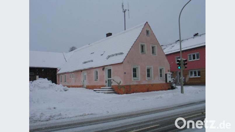 Anregungen, wie das alte Veigl-Wirtshaus genutzt werden könnte, liegen der Kommune nicht vor. Erste Schritte zur Änderung des Areals beschließt der Gemeinderat bereits in seiner nichtöffentlichen Dezember-Sitzung. Bild: bkr