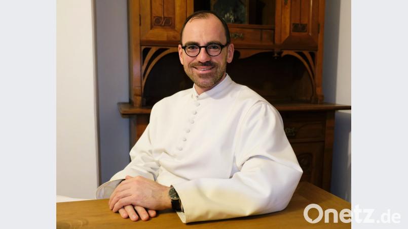 In Berlin und Bayreuth zu Hause und im Kloster Speinshart daheim. Pater Dr. Benedikt Röder hat die Balance zwischen der Seelsorgetätigkeit bei der Bundespolizei und dem Wirken als Chorherr der Prämonstratenser-Abtei Speinshart gefunden. Bild: do