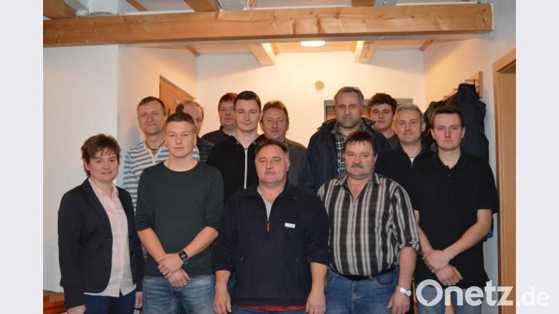 Bürgermeisterin Sonja Meier gratulierte der neuen Führungsmannschaft der FFW Pondorf mit Martin Meindl an der Spitze (Erste und Zweiter von links). Bild: bej