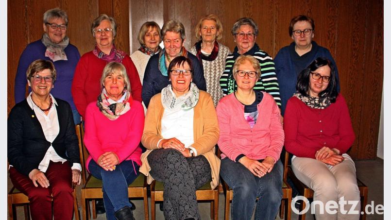 Bild: R. Kreuzer
Sie bilden die Vorstandschaft des Frauenbundes in Neunkirchen: (vorne, sitzend) Bezirksvorsitzende Margit Konze mit Andrea Meiler, Regina Völkl, Maria Gabler und Jutta Hartung. Bild: R. Kreuzer