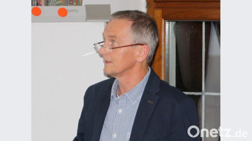 Den Planentwurf für den Solarpark "Steinäcker" bei Riggau stellte Ingenieur Klaus-Peter Fels dem Stadtrat vor. Bild: bjp Bild: bjp