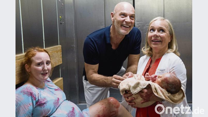 An der Seite von Christine Urspruch und Simon Licht spielt Christine Baumer (links) in der Serie „Dr. Klein“ eine werdende Mutter. Bild: Markus Fenchel / ZDF