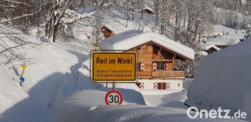 Kein Durchkommen mehr in Reit im Winkl. Bild: Andreas Triller