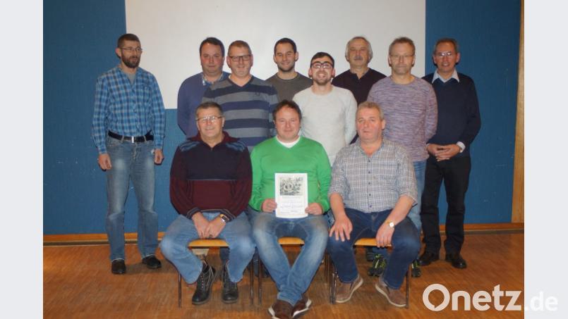 Bei der Jahreshauptversammlung des Männergesangvereins &quot;Gemütlichkeit&quot; wurde das Führungsteam verjüngt. Josef Zimmermann ist neuer Vorsitzender. Unser Bild zeigt sitzend von rechts Josef Zimmermann sen. Christoph Lindner und Johann Oppitz, stehend von rechts Andreas Lindner, Hans Schmid, Gerhard Schlögl, Maximilian Meindl, Mathias Reis, Christian Dorner, Dieter Schönl und Josef Bartmann. Bild: slh