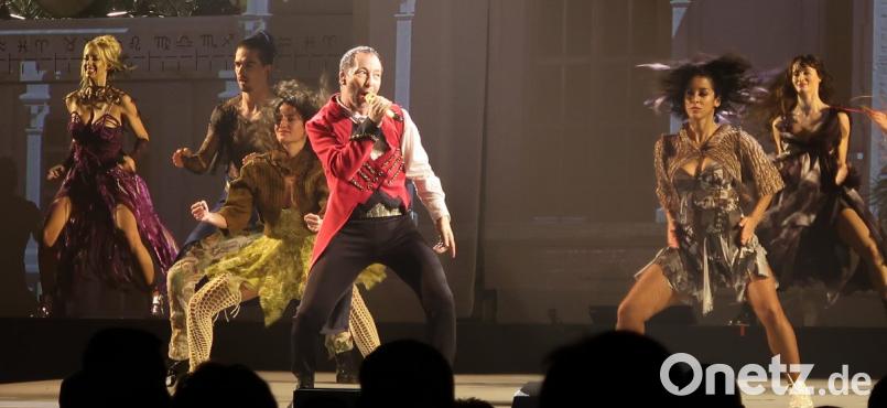 DJ Bobo gibt im Europa-Park Rust eine glanzvolle Vorstellung. Bild: Kunz