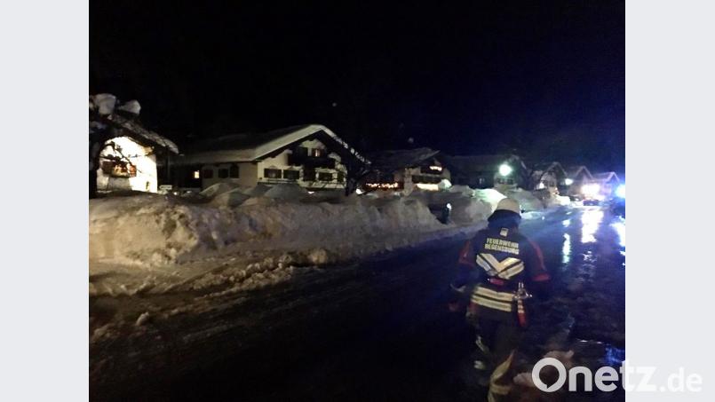 Oberpfälzer Einsatzkräfte helfen im Schneechaos. Bild: Alexander Auer