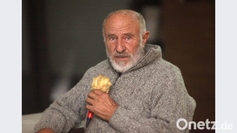 Der „Gangerl“ ist momentan auf Vortragsreise. In der Oberpfalzhalle erzählte er von seinen Abenteuern in der Südsee. Bild: Hirsch