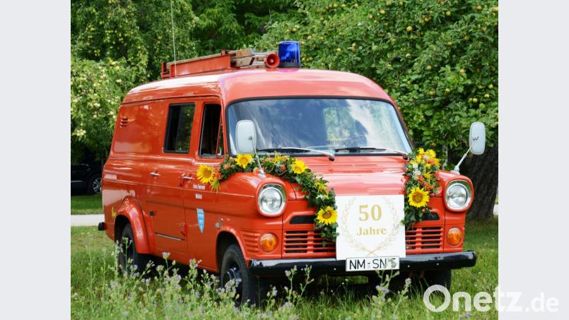 Das 50 Jahre alten Feuerwehrauto, ein Ford Transit, liebevoll gewartet und gepflegt und noch mit einem NM-Kennzeichen im Landkreis AS, ist Geschichte. Bild: jp