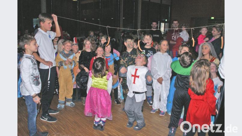 Die Organisatoren hatten sich zahlreiche Spiele für die kleinen Faschingsfreunde ausgedacht. Bild: agr