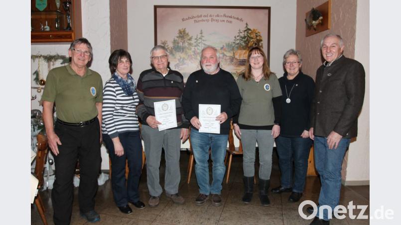40 Jahre beim OWV sind unter anderem Johann Gnan und Günther Helgert (Dritter und Vierter von links). Bild: pi