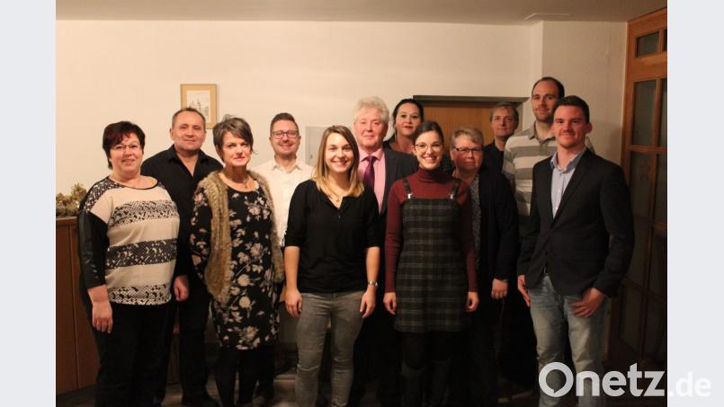 Ehrungen gibt es bei einer Feier für die Jahres- und Vereinsmeister des SKC Bavaria Fortuna Waldsassen. Im Bild (von links) Ursula Eckert, Markus Dellner, Bettina Lux, Roy Dittrich, Melanie Dellner, Vorsitzender Peter Preisinger, Bianca Thaler, Johanna Lux, Claudia Roßkopf, Oskar Roßkopf, Andreas Berling und Andreas Koch. Bild: exb
