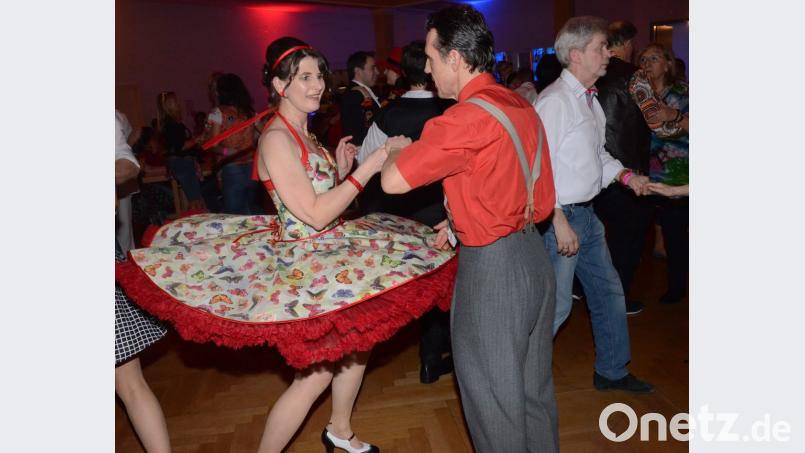 Wie in den 60er Jahren schwingt am Rosenmontag der Petticoat. Bild: Kunz