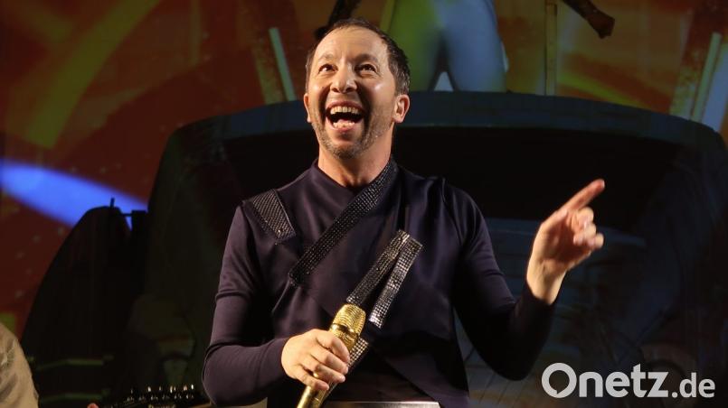 DJ Bobo weiß, wie er seine Fans nehmen muss. Bild: Kunz